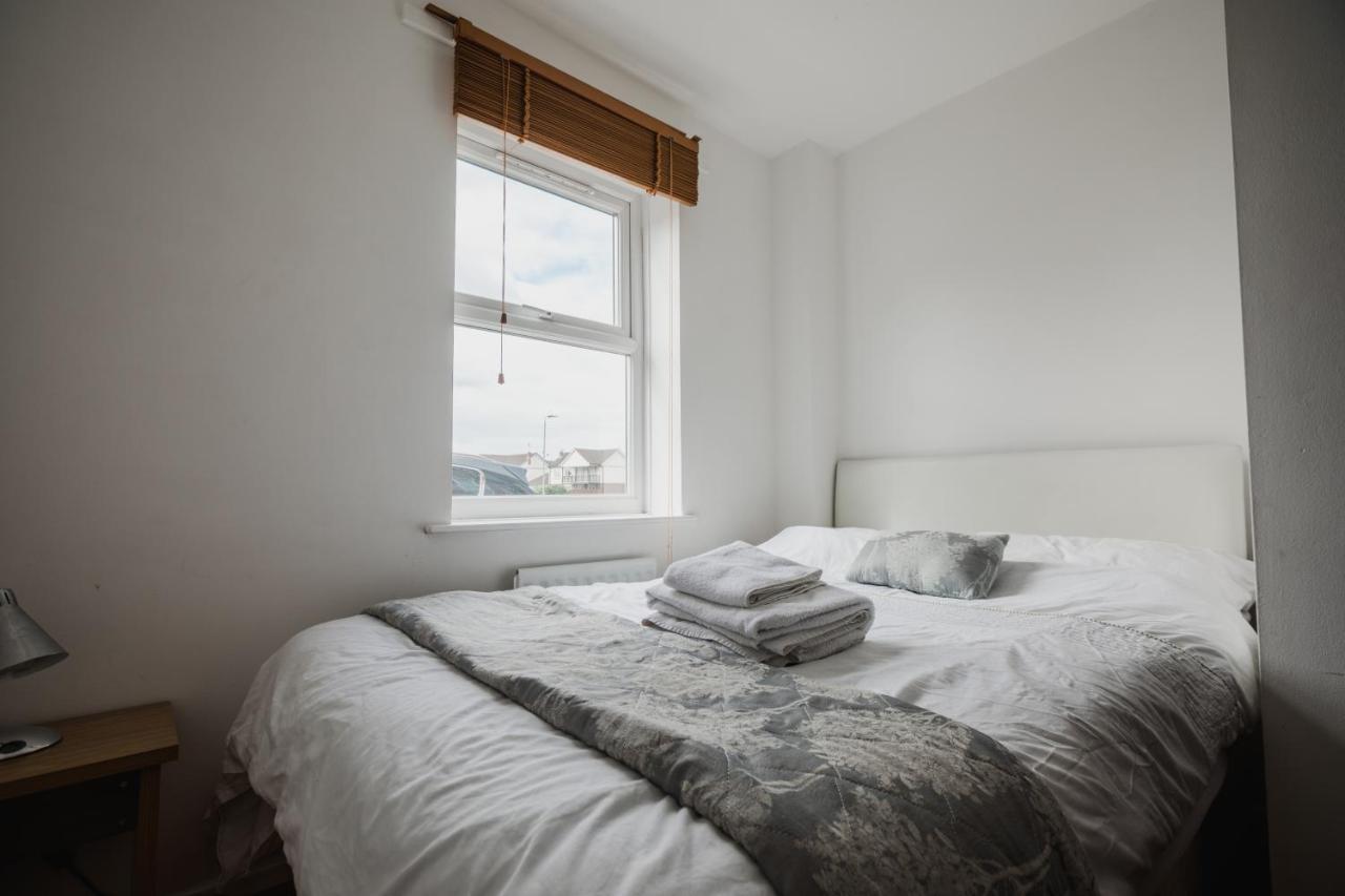 Hullidays Victora Dock- Refurbished 2024 Lejlighed Kingston upon Hull Eksteriør billede