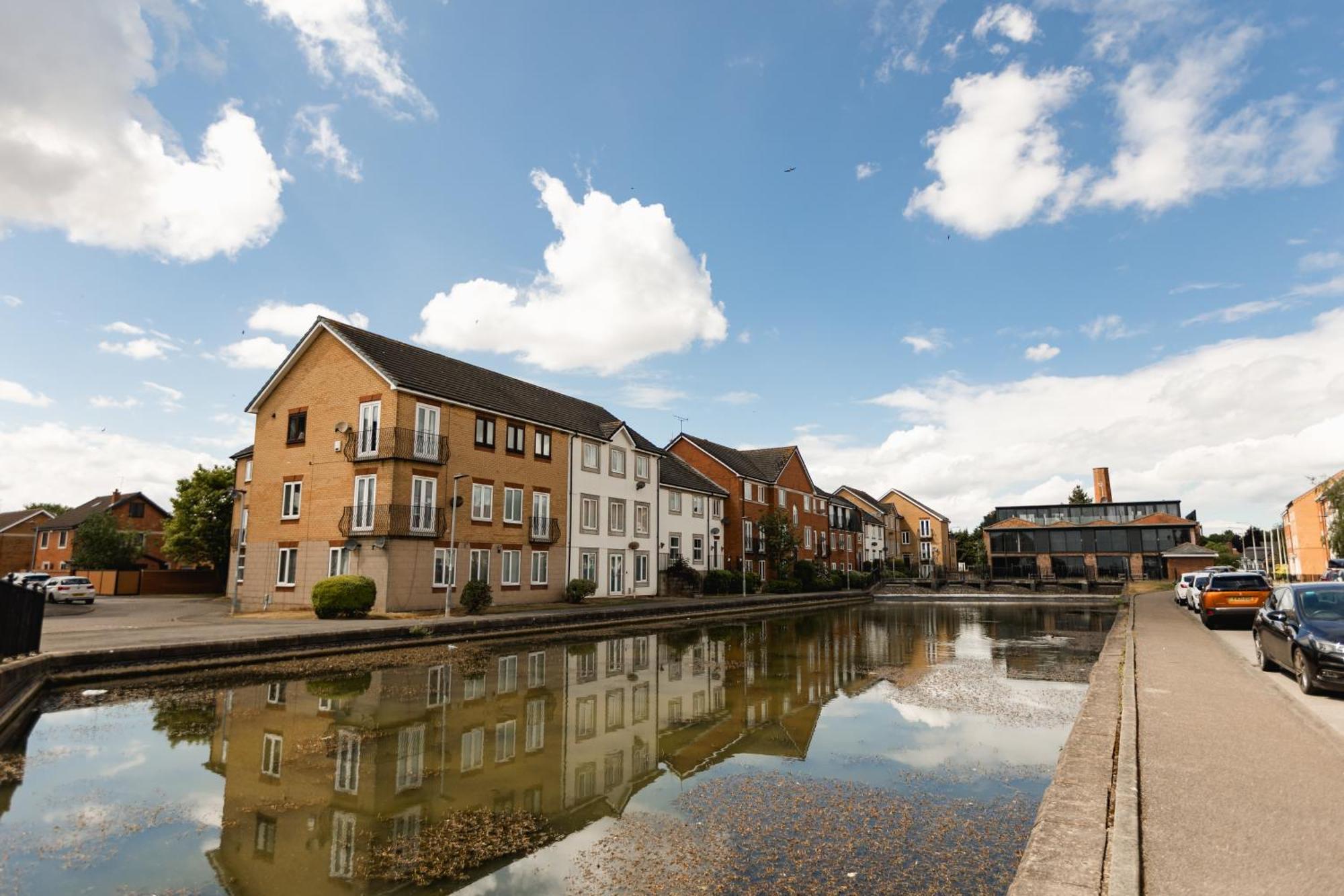 Hullidays Victora Dock- Refurbished 2024 Lejlighed Kingston upon Hull Eksteriør billede